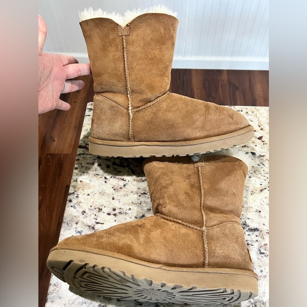 Ugg women’s size 9 chestnut side zippers